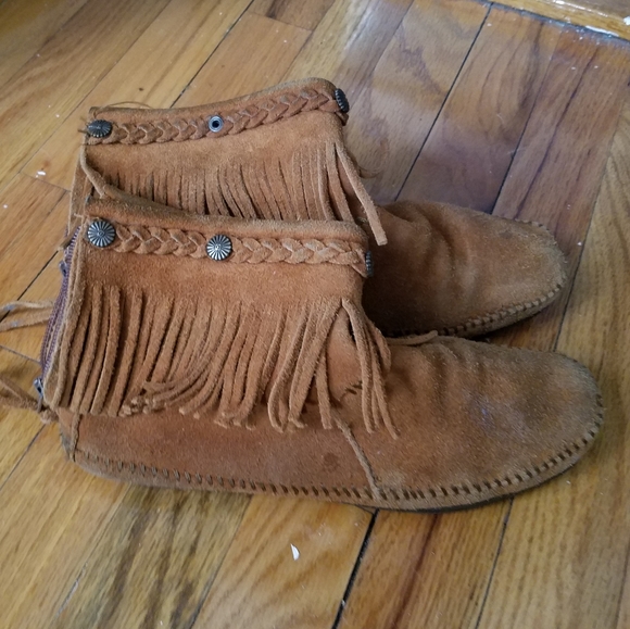 Minnetonka fringe booties - Picture 5 of 9